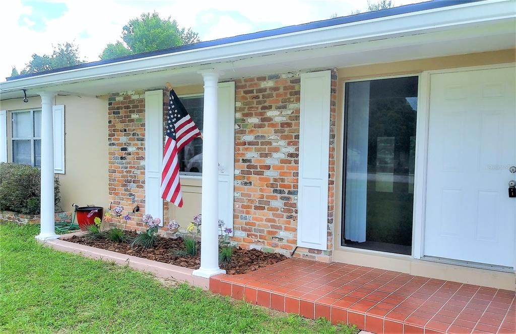 For Sale: $249,450 (3 beds, 1 baths, 1000 Square Feet)