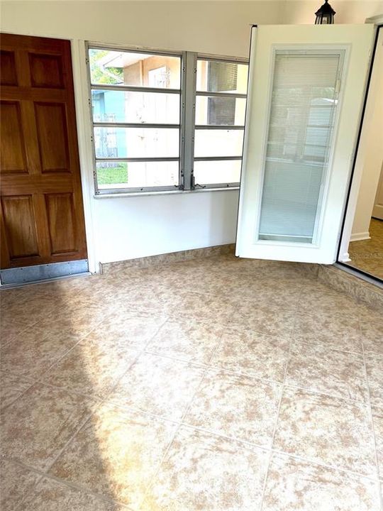 For Sale: $249,450 (3 beds, 1 baths, 1000 Square Feet)