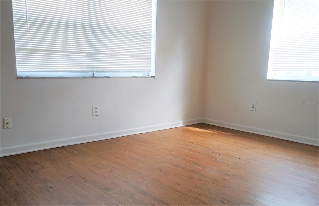 For Sale: $249,450 (3 beds, 1 baths, 1000 Square Feet)