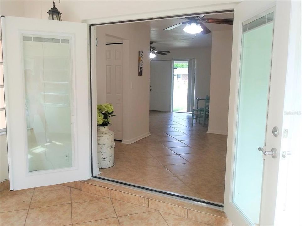 For Sale: $249,450 (3 beds, 1 baths, 1000 Square Feet)