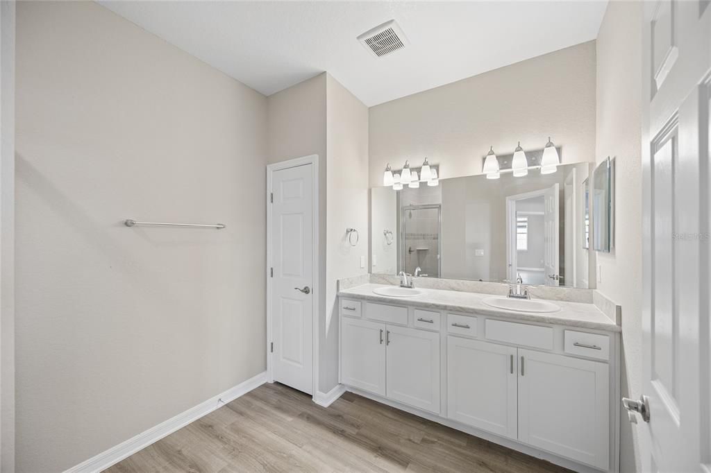 For Rent: $2,600 (4 beds, 2 baths, 2029 Square Feet)