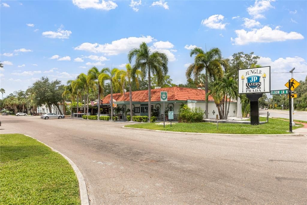 En Venta: $700,000 (0.46 acres)