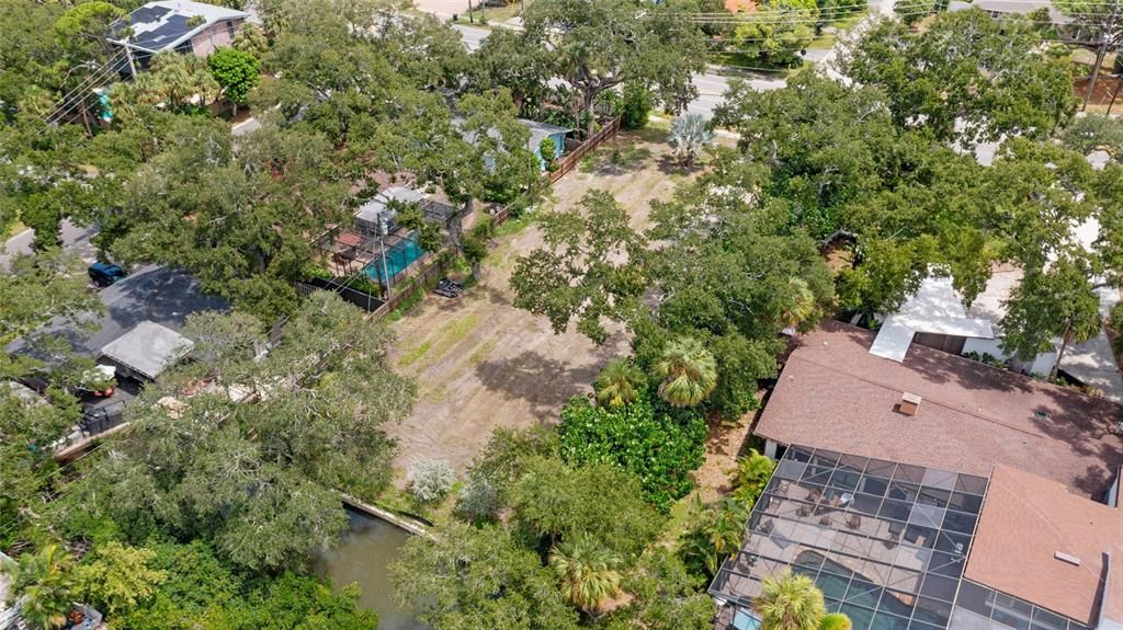 En Venta: $700,000 (0.46 acres)