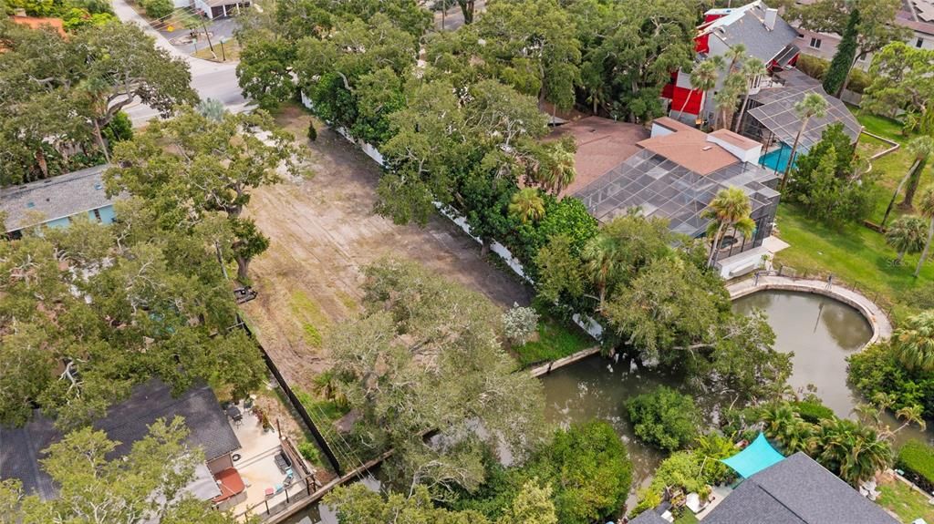En Venta: $700,000 (0.46 acres)