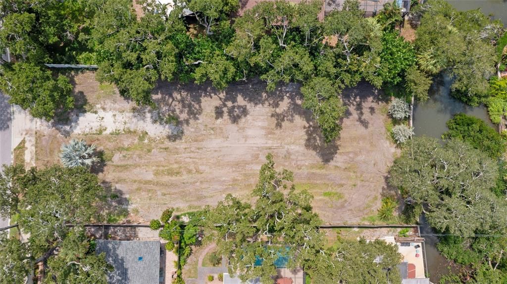 En Venta: $700,000 (0.46 acres)