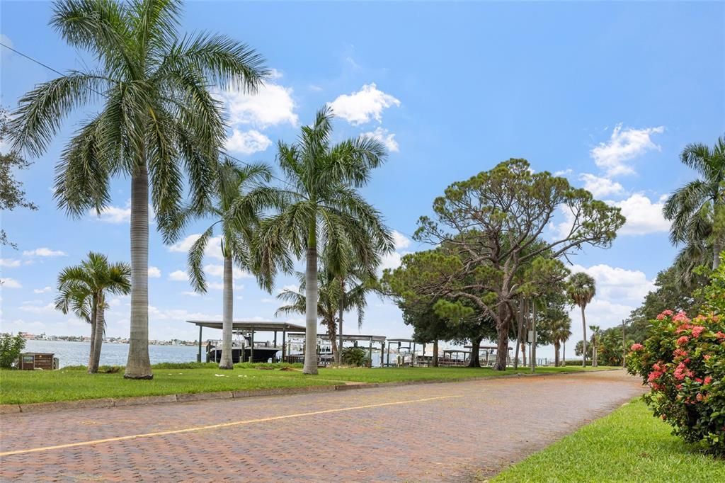 En Venta: $700,000 (0.46 acres)