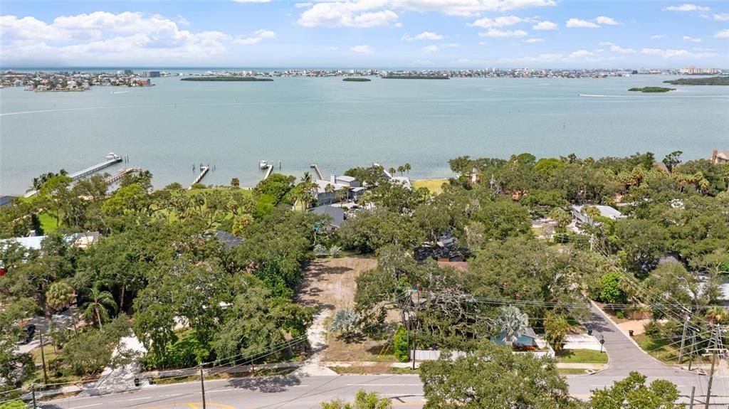 En Venta: $700,000 (0.46 acres)