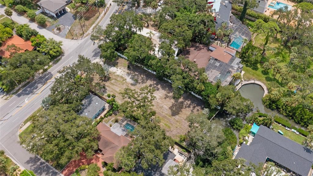 En Venta: $700,000 (0.46 acres)