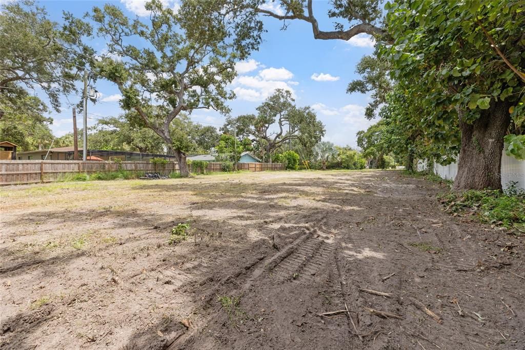 En Venta: $700,000 (0.46 acres)