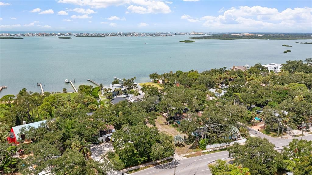 En Venta: $700,000 (0.46 acres)