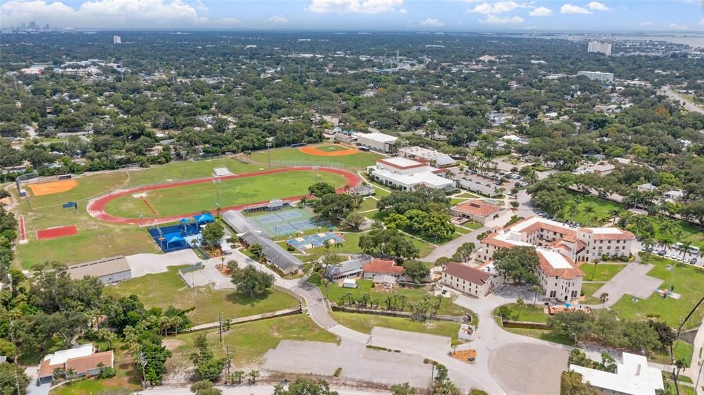 En Venta: $700,000 (0.46 acres)