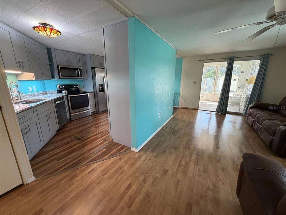 На продажу: $115,000 (2 спален, 2 ванн, 828 Квадратных фут)