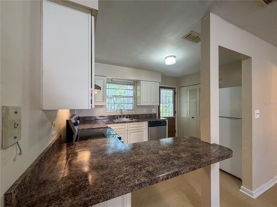 For Rent: $1,125 (2 beds, 1 baths, 1072 Square Feet)