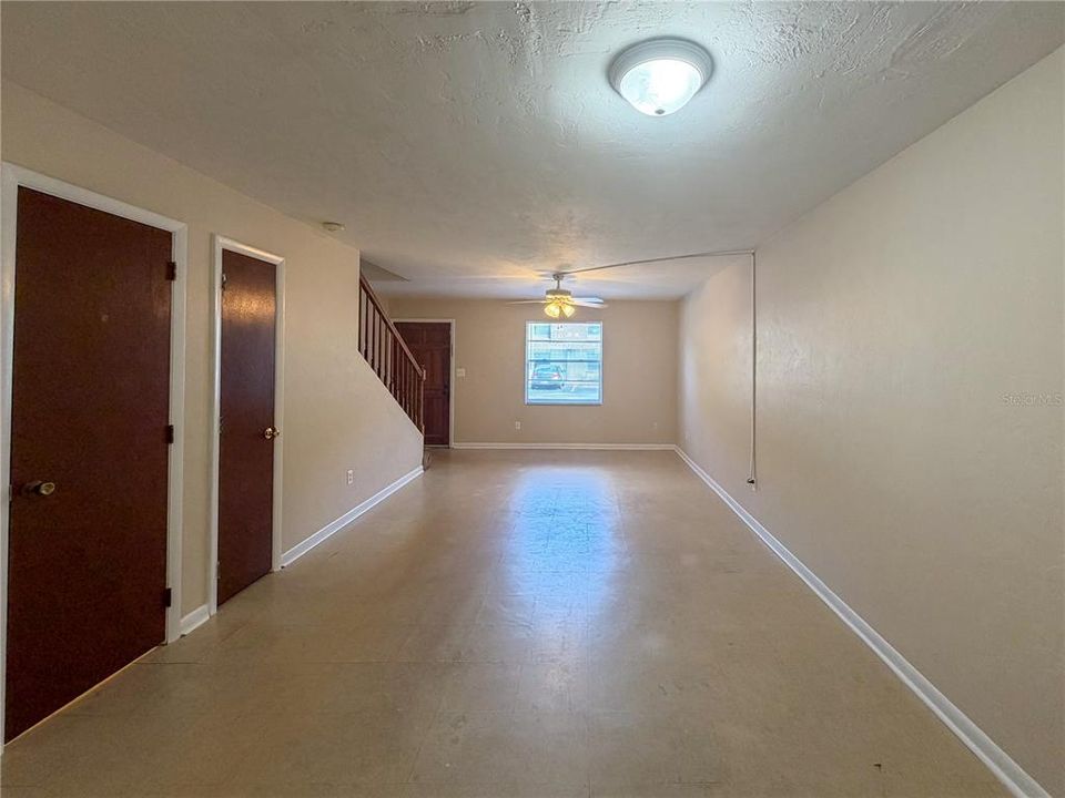 For Rent: $1,125 (2 beds, 1 baths, 1072 Square Feet)