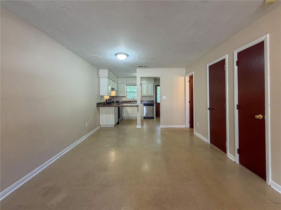 For Rent: $1,125 (2 beds, 1 baths, 1072 Square Feet)