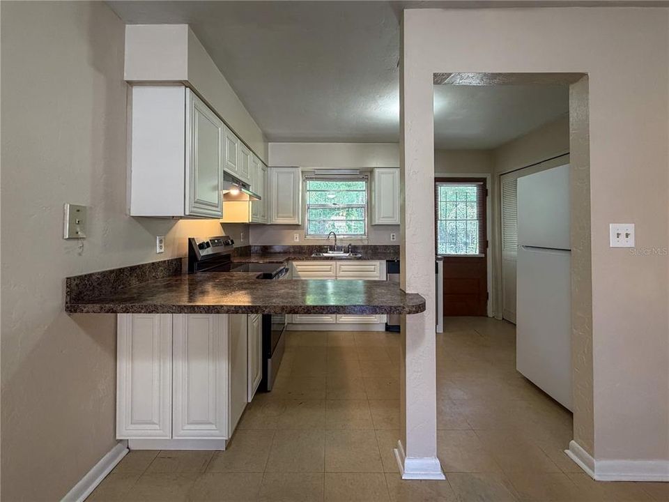 For Rent: $1,125 (2 beds, 1 baths, 1072 Square Feet)