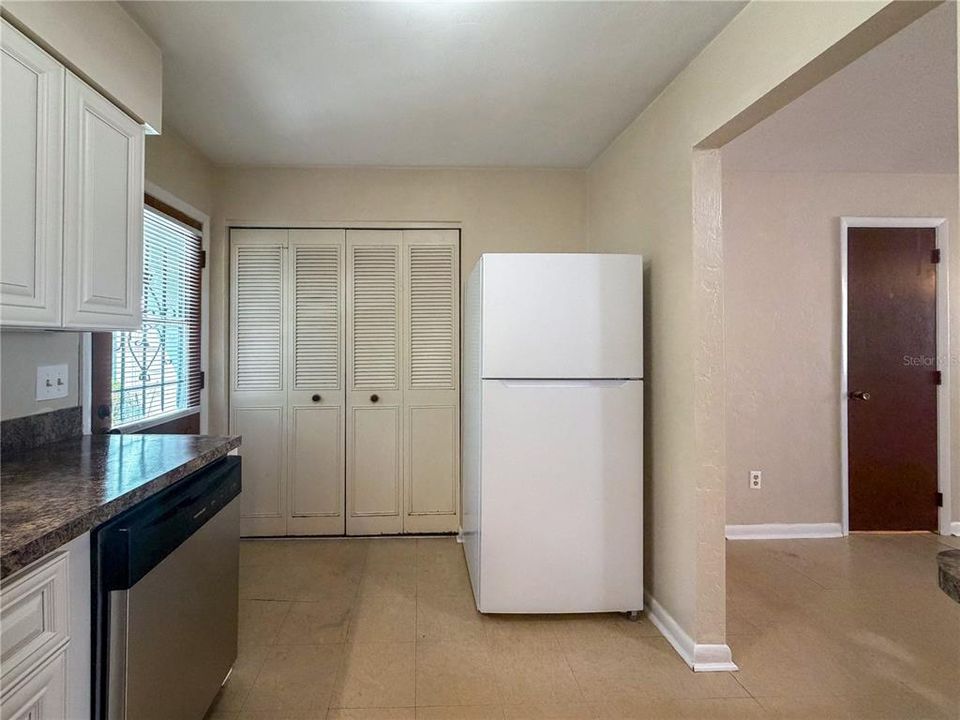 For Rent: $1,125 (2 beds, 1 baths, 1072 Square Feet)