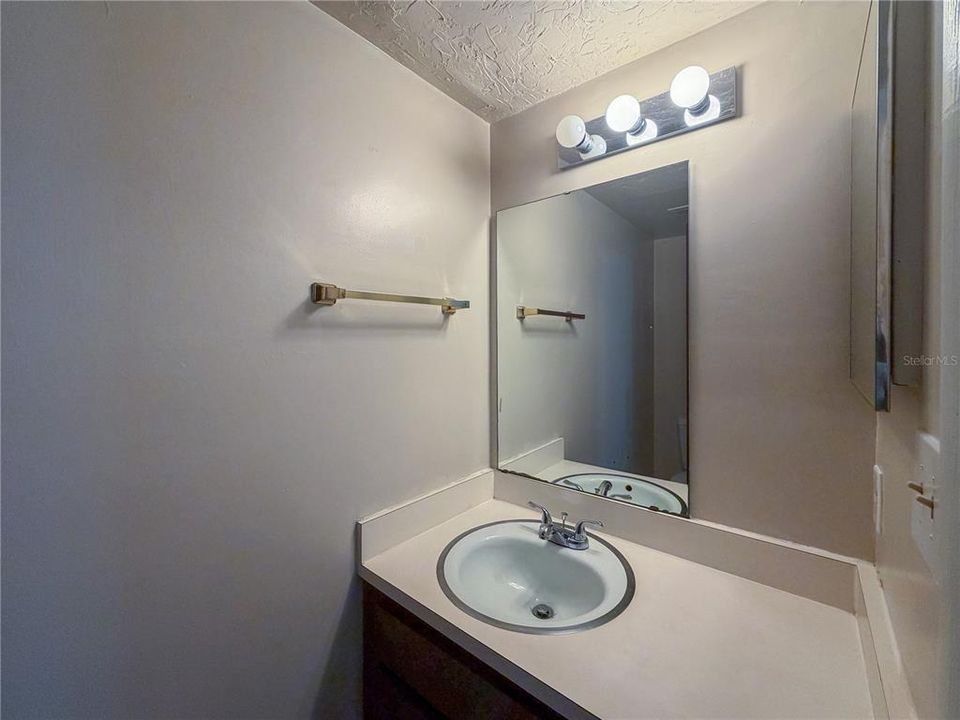 For Rent: $1,125 (2 beds, 1 baths, 1072 Square Feet)