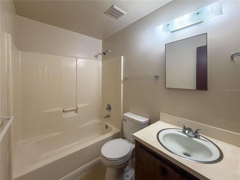 For Rent: $1,125 (2 beds, 1 baths, 1072 Square Feet)