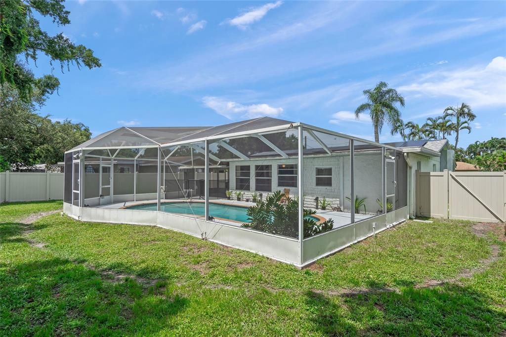 For Sale: $349,900 (2 beds, 2 baths, 1241 Square Feet)