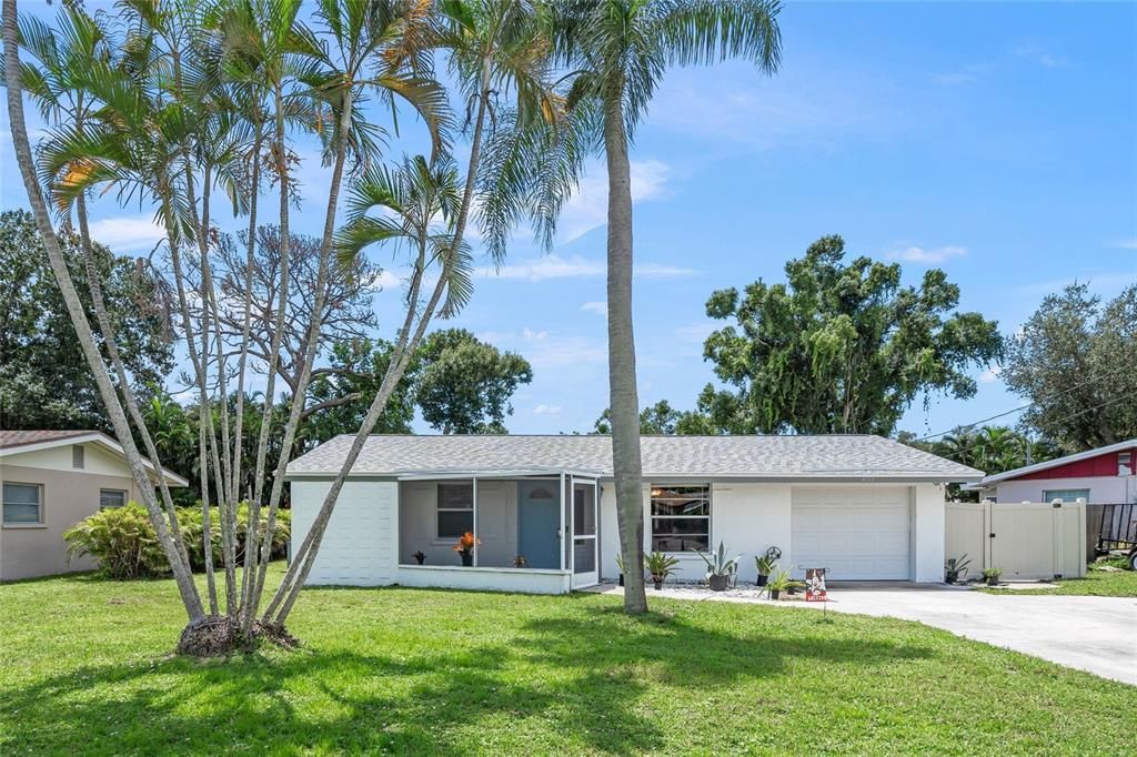For Sale: $349,900 (2 beds, 2 baths, 1241 Square Feet)