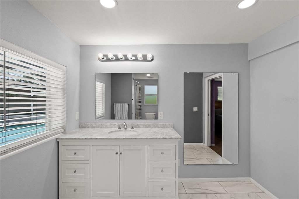 For Sale: $349,900 (2 beds, 2 baths, 1241 Square Feet)
