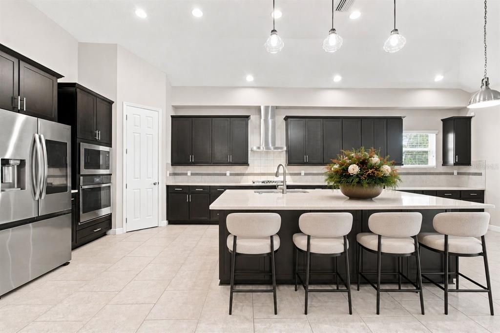 For Sale: $749,999 (5 beds, 5 baths, 3214 Square Feet)