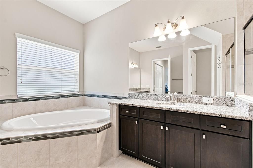For Sale: $749,999 (5 beds, 5 baths, 3214 Square Feet)