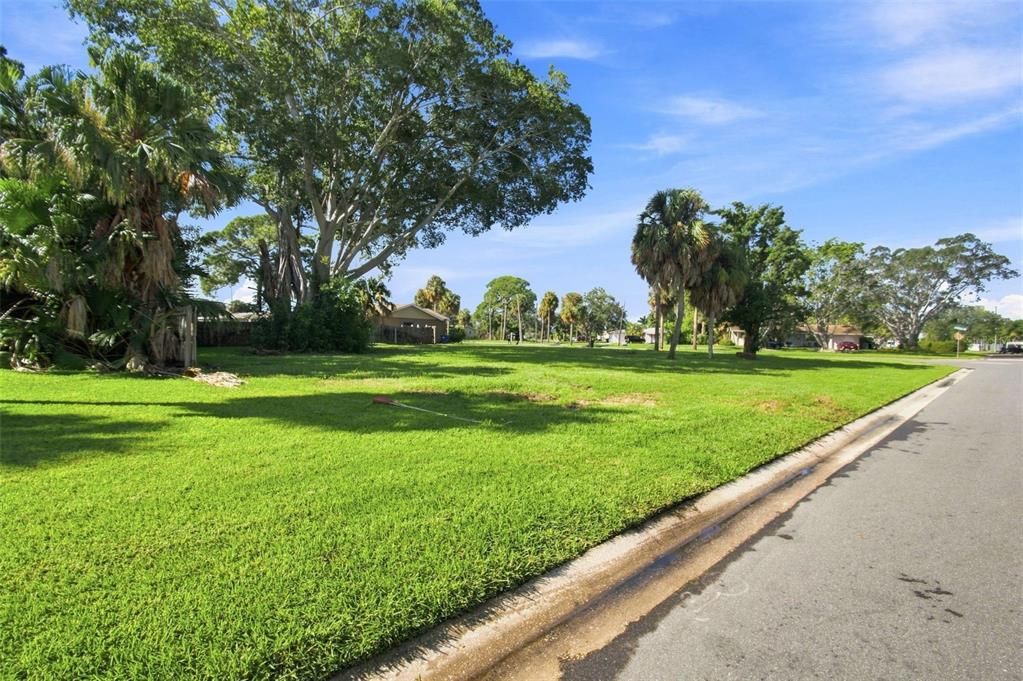 待售: $449,900 (0.32 acres)