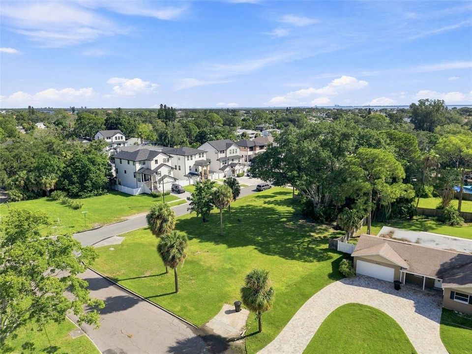 待售: $449,900 (0.32 acres)