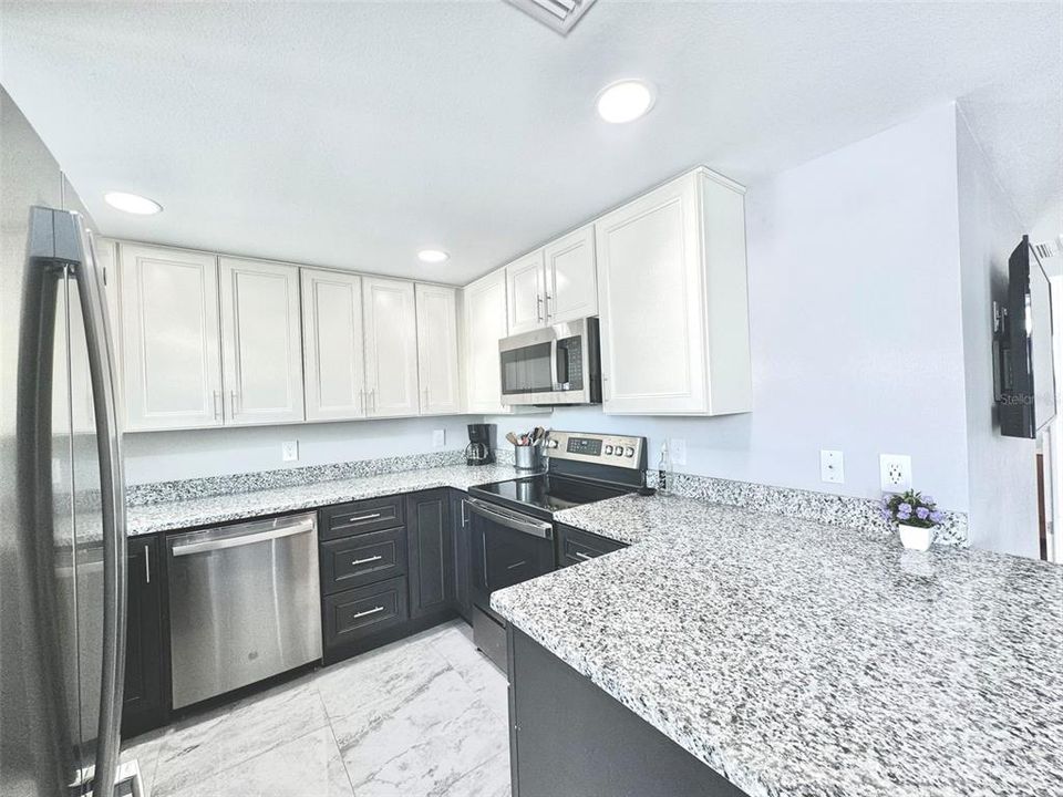 For Rent: $2,100 (2 beds, 1 baths, 700 Square Feet)