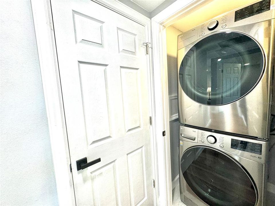 For Rent: $2,100 (2 beds, 1 baths, 700 Square Feet)