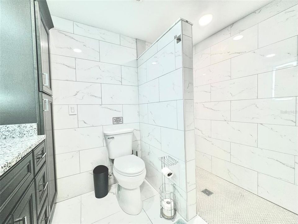For Rent: $2,100 (2 beds, 1 baths, 700 Square Feet)