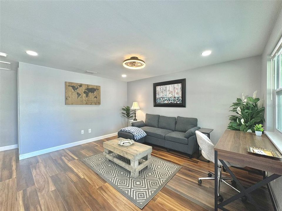 For Rent: $2,100 (2 beds, 1 baths, 700 Square Feet)