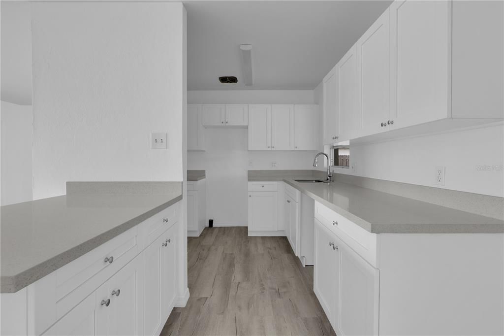 En Venta: $299,000 (4 camas, 2 baños, 1450 Pies cuadrados)