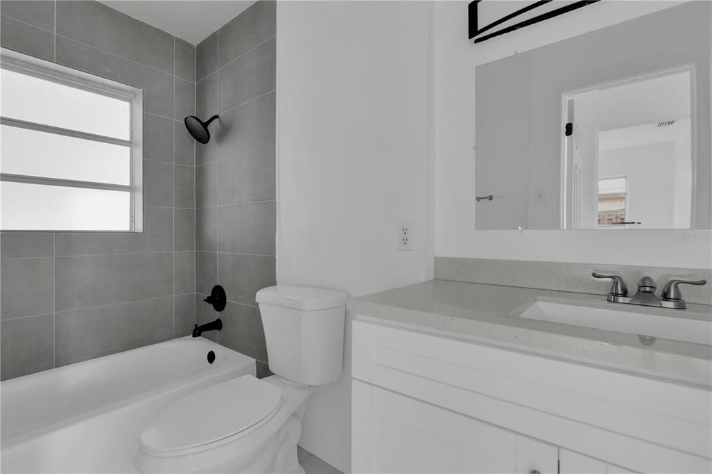En Venta: $299,000 (4 camas, 2 baños, 1450 Pies cuadrados)
