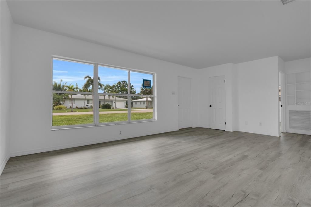 En Venta: $299,000 (4 camas, 2 baños, 1450 Pies cuadrados)
