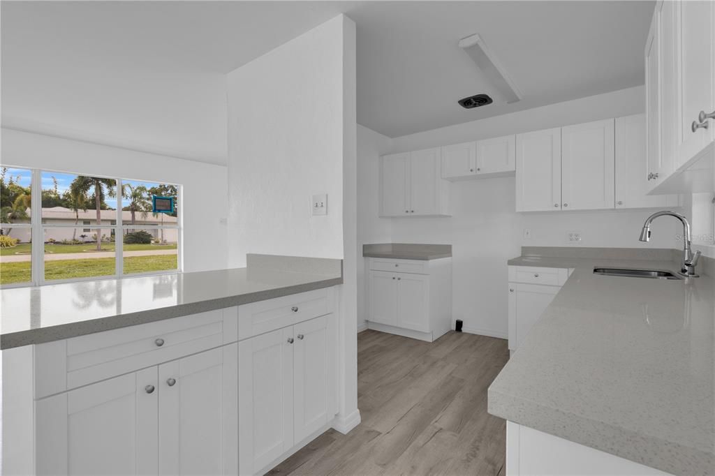 En Venta: $299,000 (4 camas, 2 baños, 1450 Pies cuadrados)