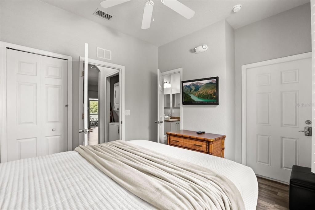 For Sale: $249,000 (4 beds, 3 baths, 1425 Square Feet)