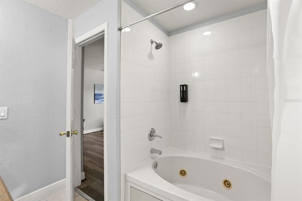 For Sale: $249,000 (4 beds, 3 baths, 1425 Square Feet)