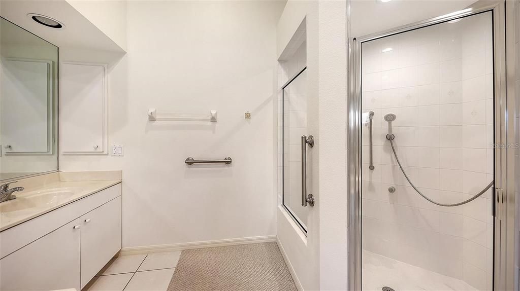 For Sale: $475,000 (2 beds, 2 baths, 2056 Square Feet)