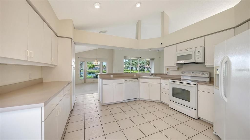 For Sale: $475,000 (2 beds, 2 baths, 2056 Square Feet)