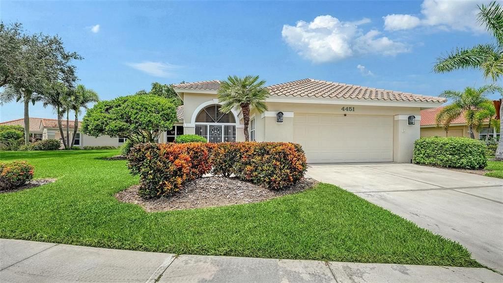 For Sale: $475,000 (2 beds, 2 baths, 2056 Square Feet)