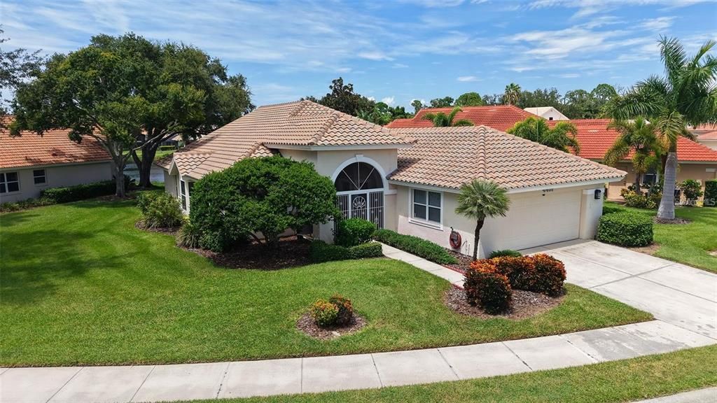 For Sale: $475,000 (2 beds, 2 baths, 2056 Square Feet)