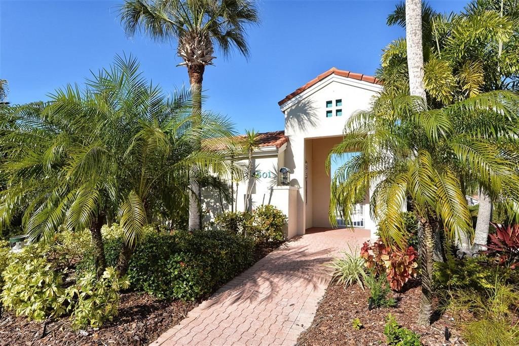 For Sale: $475,000 (2 beds, 2 baths, 2056 Square Feet)