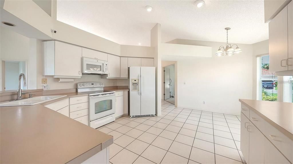 For Sale: $475,000 (2 beds, 2 baths, 2056 Square Feet)