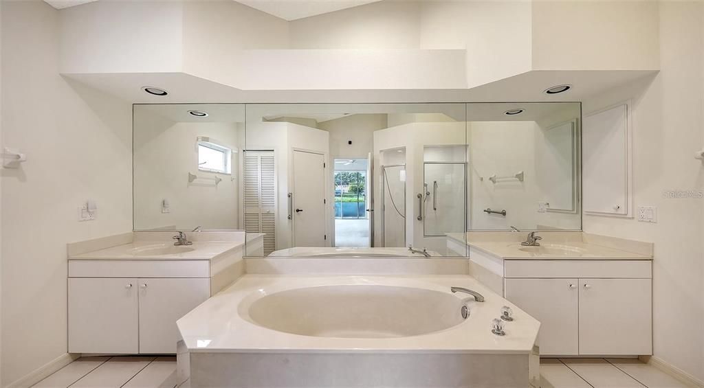 For Sale: $475,000 (2 beds, 2 baths, 2056 Square Feet)