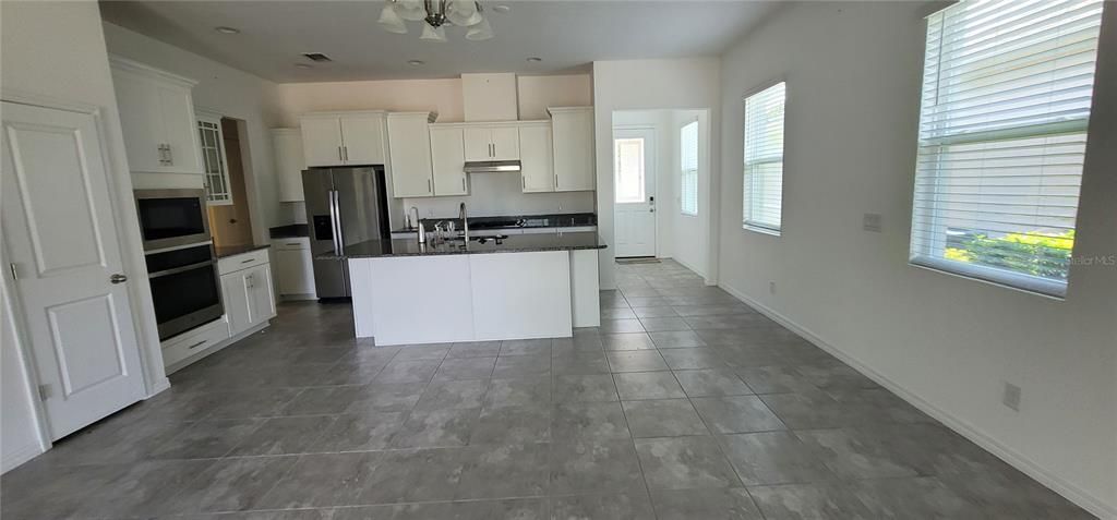 For Sale: $349,900 (2 beds, 2 baths, 1437 Square Feet)