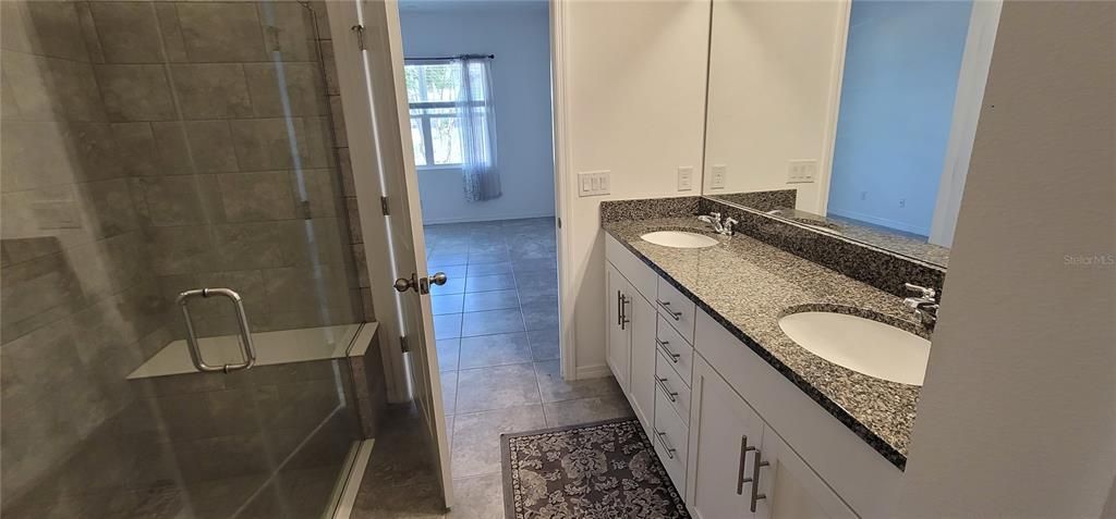 For Sale: $349,900 (2 beds, 2 baths, 1437 Square Feet)
