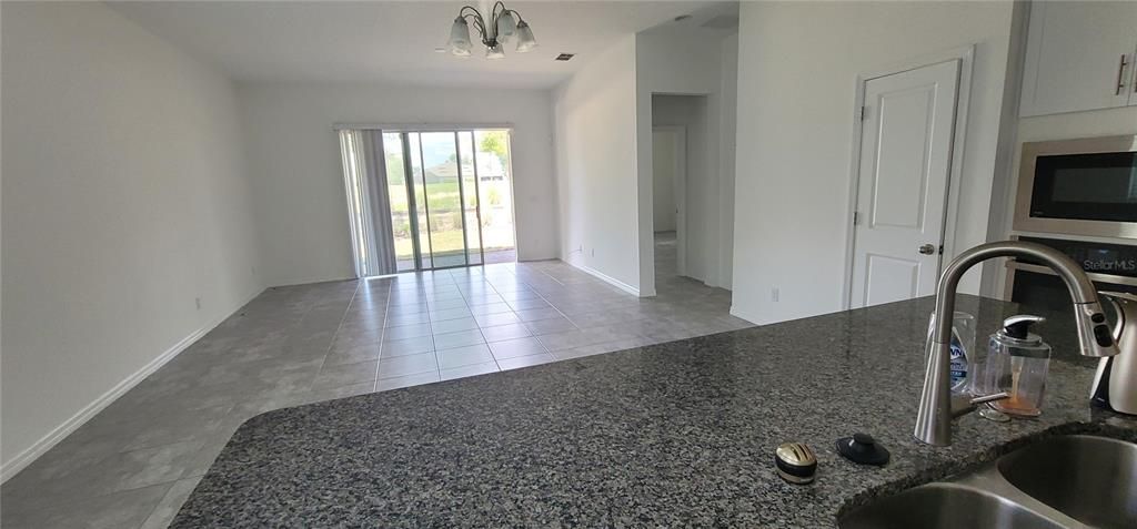 For Sale: $349,900 (2 beds, 2 baths, 1437 Square Feet)